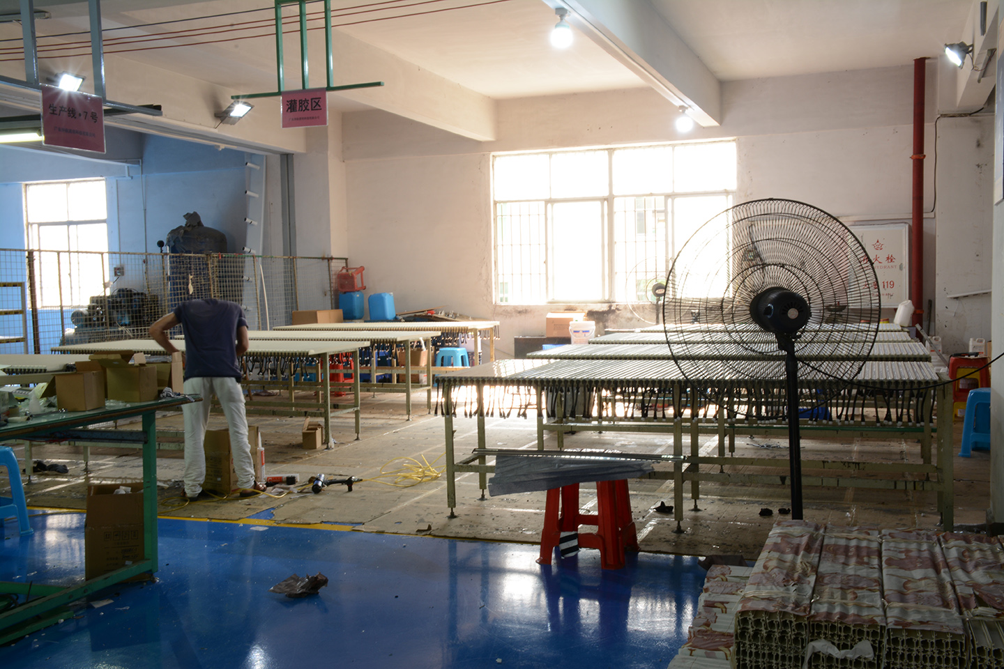 Production workshop glue filling area