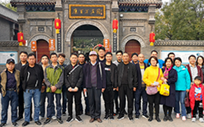 先（xiān）進工作（zuò）者康百萬莊園遊玩