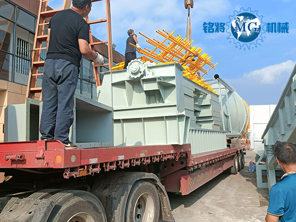 南京鱷魚集團幹粉（fěn）砂漿生產線裝車中