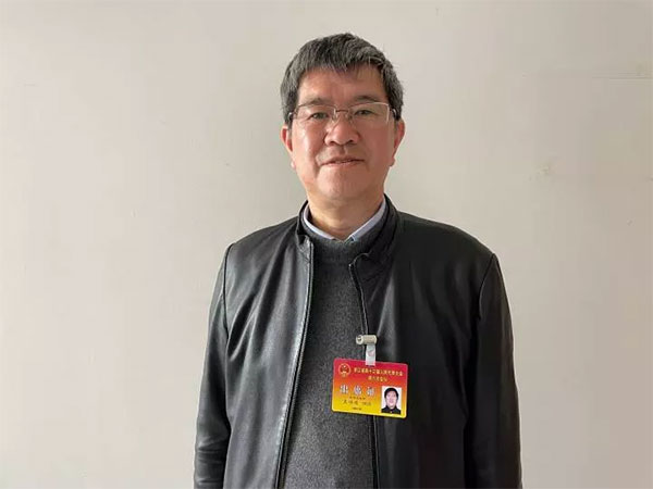 吳偉進代表：住宅外牆請專業機構做定（dìng）期維保